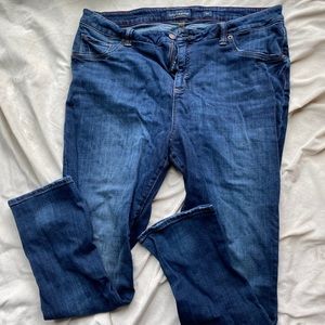 Dark fade Lucky Brand women’s jeans